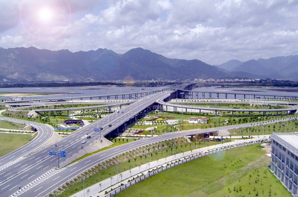 Gold on the overpass Fuzhou city, Fujian Province